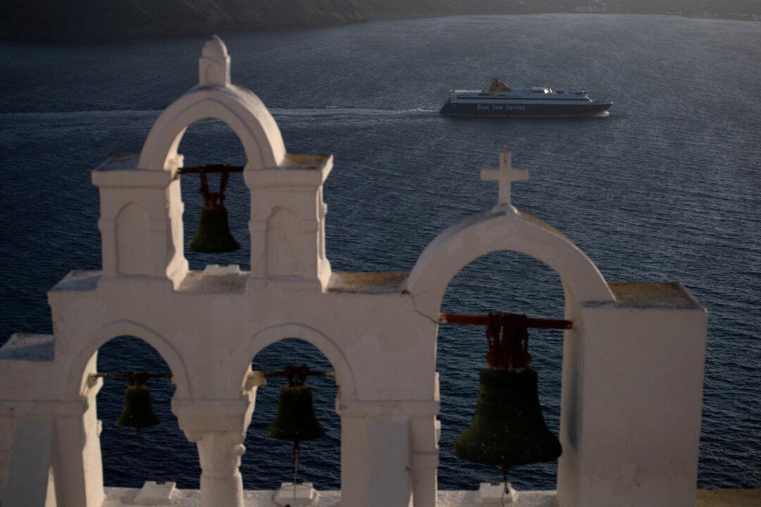 Greece Makes Masks Compulsory on Ferry Decks After Rise in COVID-19 Cases