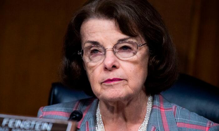 Feinstein Asks to Be Temporarily Replaced on Senate Judiciary Committee Amid Calls for Resignation