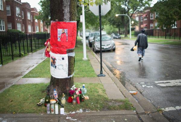 A memorial is seen in the Austin neighborhood of Chicago on the spot where a 31-year-old man was shot and killed, on Sept. 8, 2015. (Scott Olson/Getty Images)