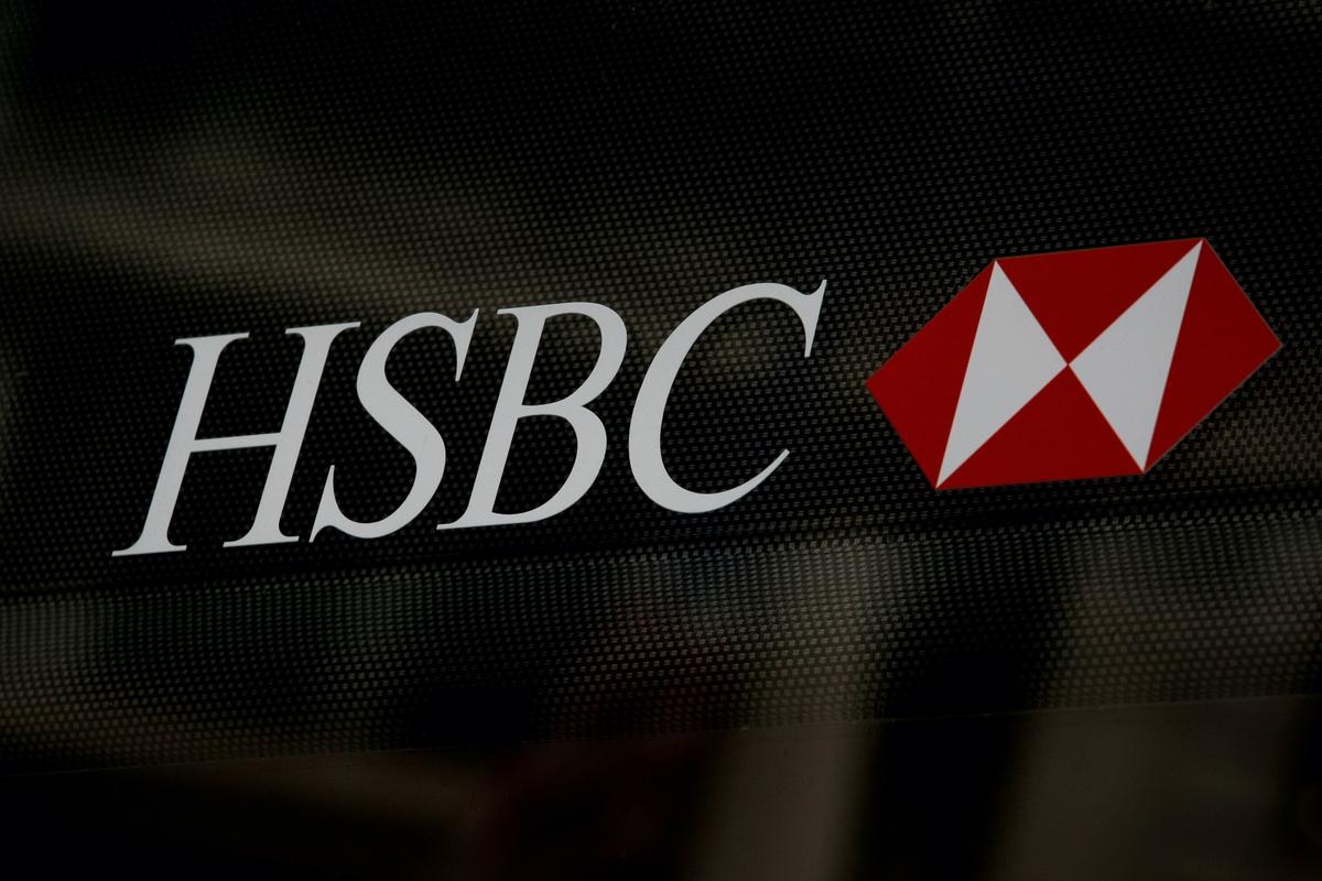 HSBC Says UK Bank Customers Who Won't Wear Face Masks May Have Accounts Closed