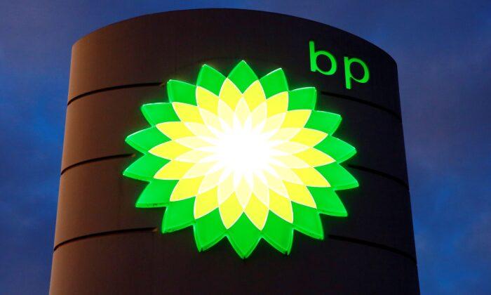 BP Halves Dividend After Record Loss, Speeds up Reinvention
