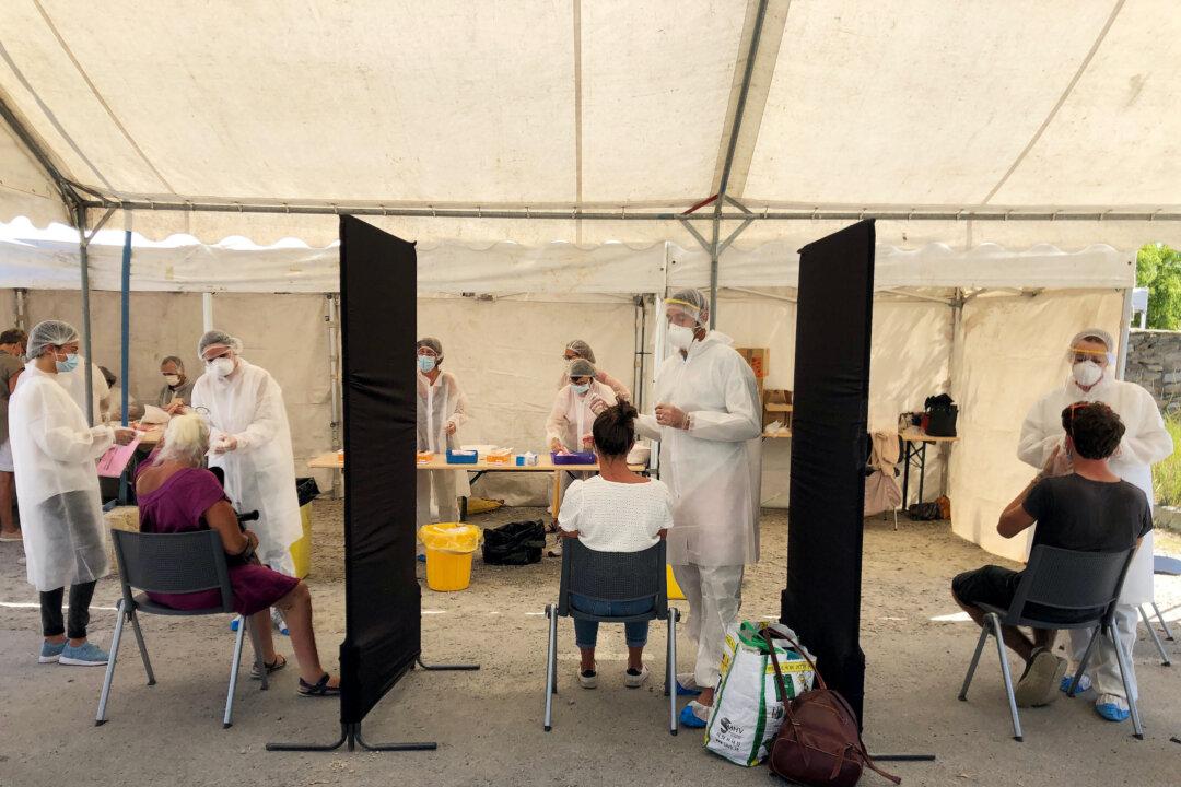 Second COVID Wave ‘Highly Likely’ to Hit France This Year, Scientists Say