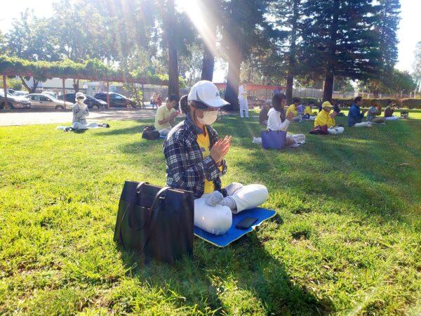 Falun Gong practitioners meditate at Mitchell Park in Palo Alto, Calif., on Aug. 1, 2020. (David Lam/The Epoch Times)