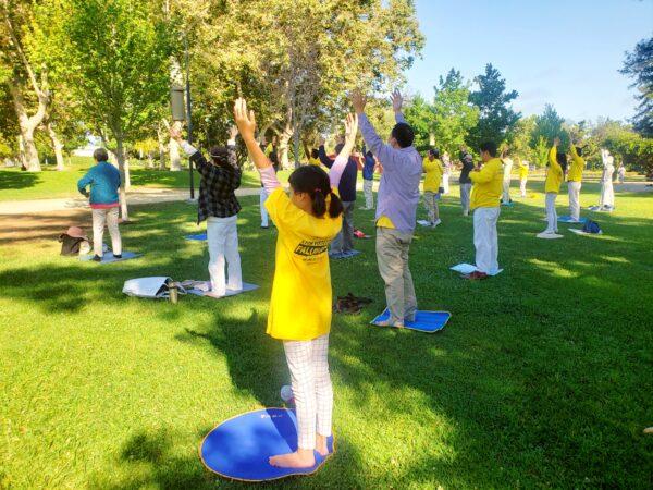 Practitioners perform the third Falun Gong exercise at Mitchell Park in Palo Alto, Calif., on Aug. 1, 2020. (David Lam/The Epoch Times)
