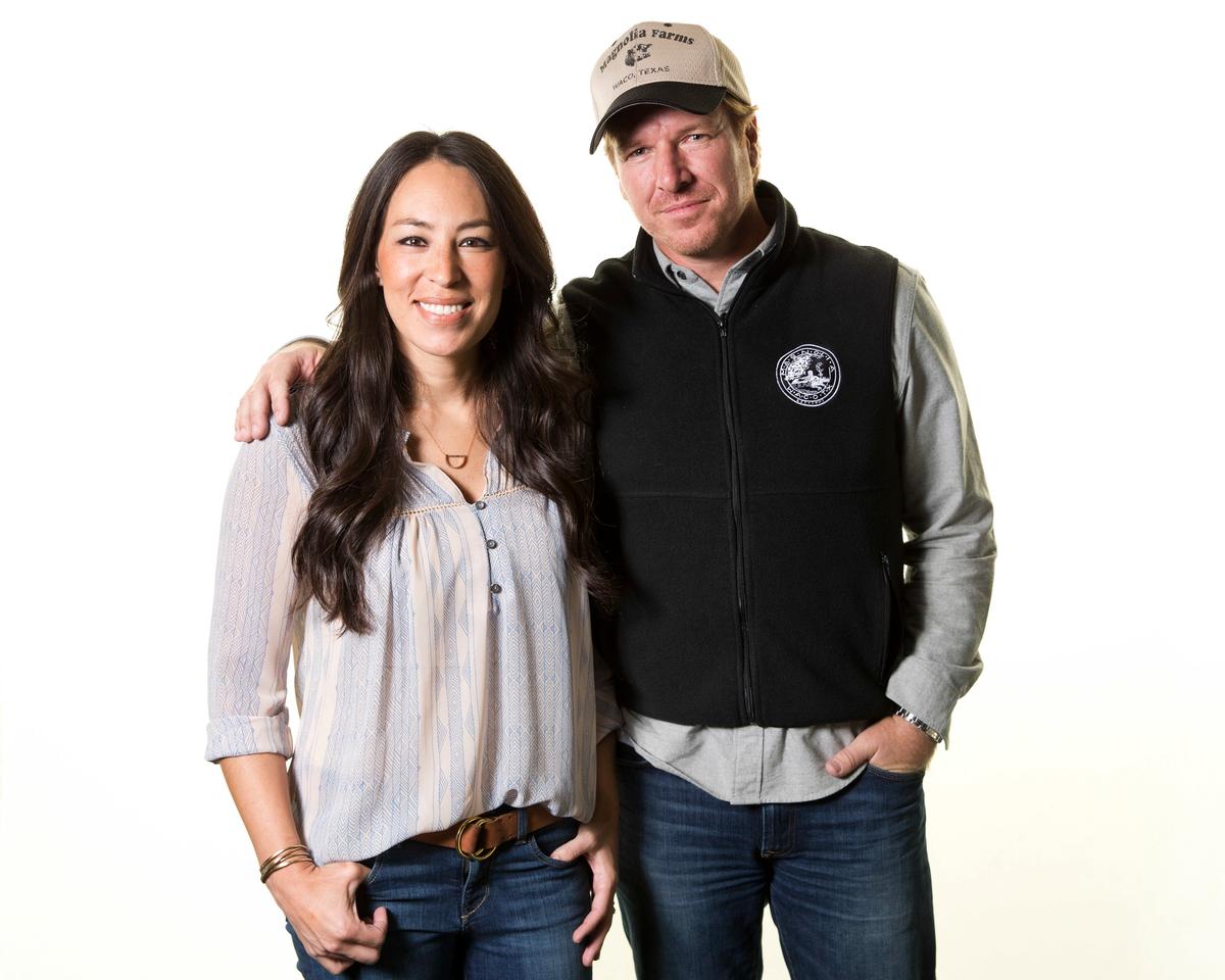 Joanna Gaines, left, and Chip Gaines pose for a portrait in New York to promote their home improvement show, "Fixer Upper," on HGTV. (Brian Ach/Invision/AP)