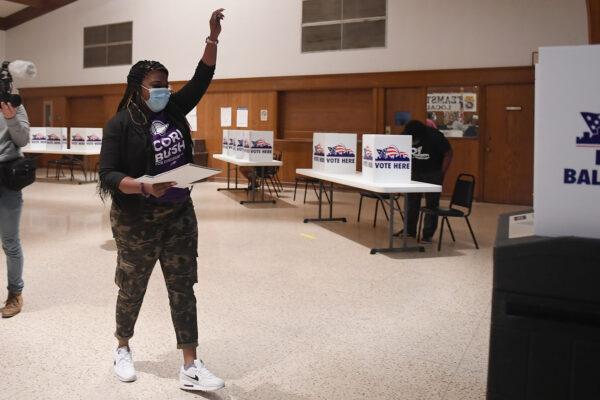 Missouri Democratic congressional candidate Cori Bush gestures as she completes her ballot at Gambrinus Hall in St Louis, Miss., on Aug. 4, 2020. (Michael Thomas/Getty Images)