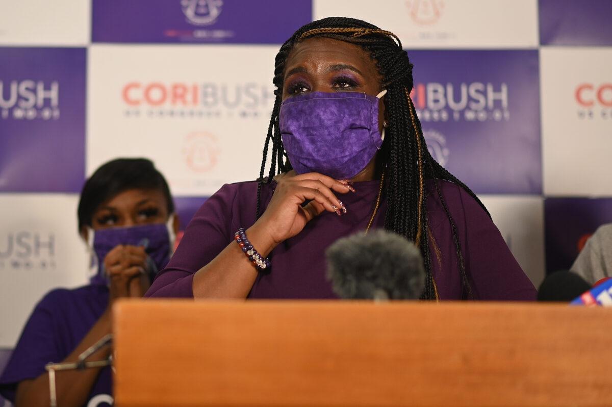  Missouri Democratic congressional candidate Cori Bush gives her victory speech at her campaign office in St. Louis, Miss., on Aug. 4, 2020. (Michael B. Thomas/Getty Images)