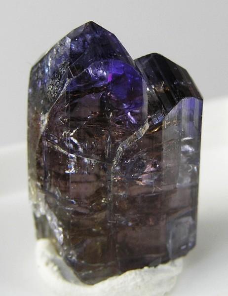 Tanzanite from the Merelani Hills, Lelatema Mountains, in the Arusha Region of Tanzania, weighing 33.61 carats (over 6 grams) (<a href="https://www.irocks.com/">Rob Lavinsky, iRocks.com</a>/CC BY-SA 3.0)