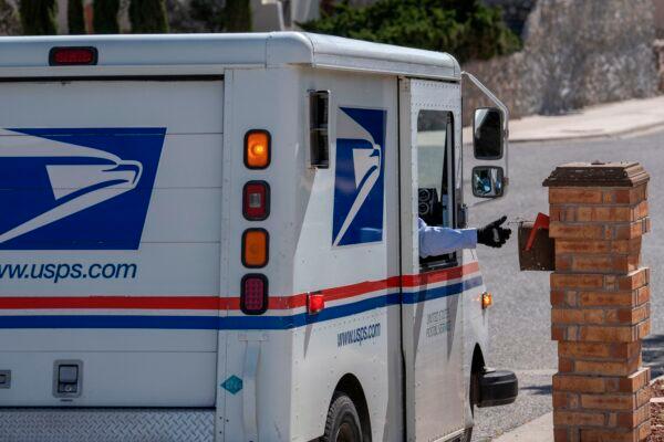 U.S. Postal Service mail carrier Frank Colon, 59, delivers mail amid the CCP virus pandemic in El Paso, Texas, on April 30, 2020. (Paul Ratje/AFP via Getty Images)