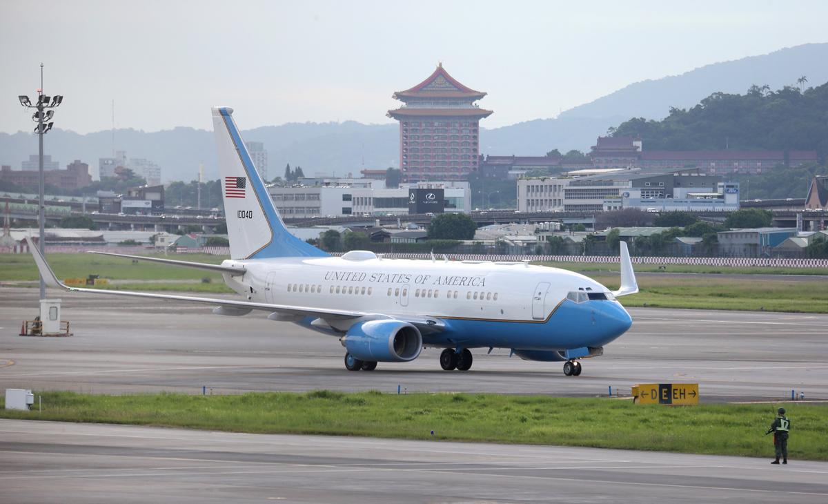 A plane carrying U.S. Health and Human Services Secretary Alex Azar lands at Taipei Songshan Airport in Taipei, Taiwan, Sunday, Aug. 9, 2020. (AP Photo/Chiang Ying-ying)