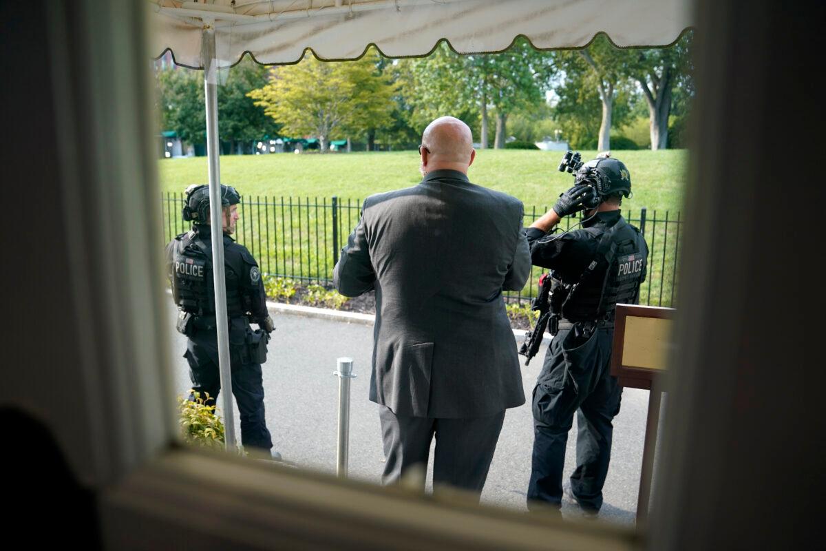 U.S. Secret Service Police stand outside the James Brady Press Briefing Room at the White House, on Aug. 10, 2020, as a news conference by President Donald Trump was paused. (Andrew Harnik/AP Photo)