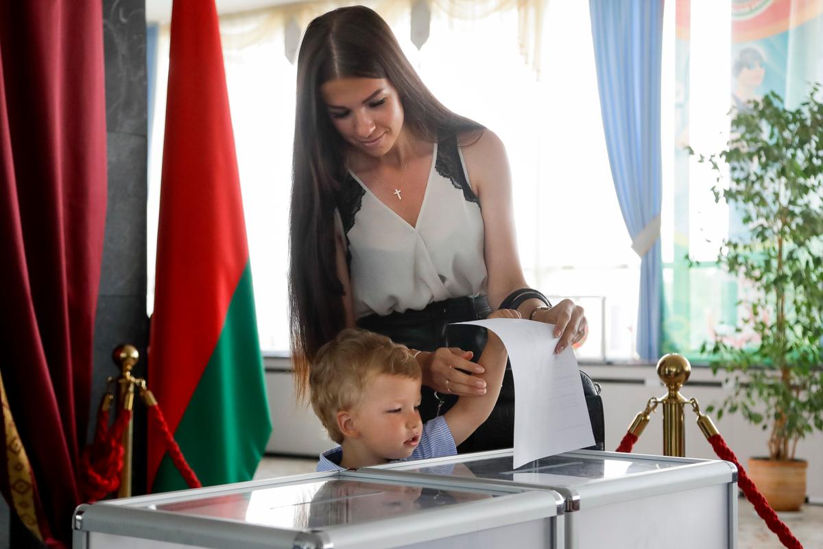 Belarus Holds Tense Presidential Vote; Aide Flees