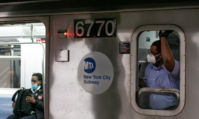 MTA Seeks Apple’s Help to Solve iPhone Mask Issues
