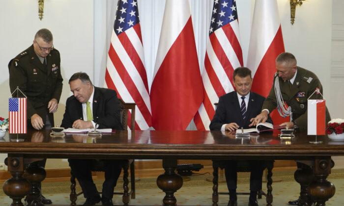 Pompeo Inks Deal for US Troop Move to Poland From Germany