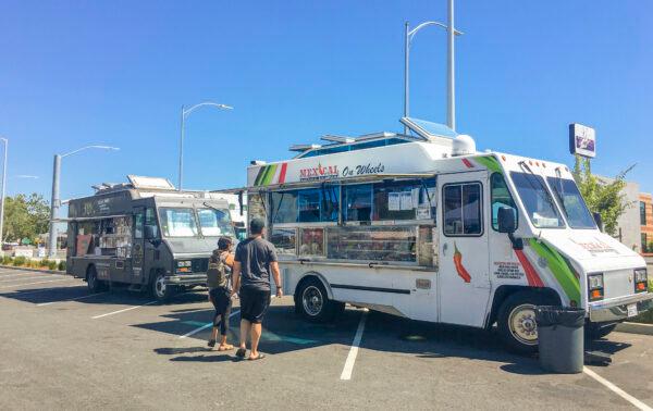 Food trucks wait for customers. (Ilene Eng/The Epoch Times)