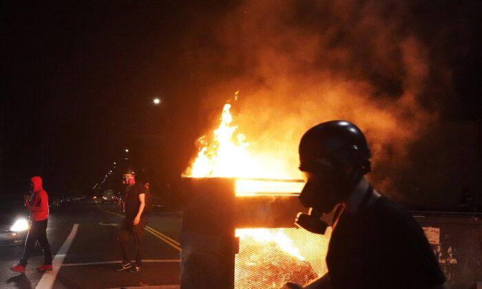 Police, Rioters Clash in Portland After State Troopers Withdraw
