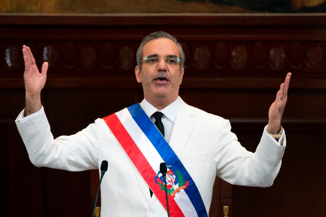 Luis Abinader Sworn in as Dominican Leader; Pompeo Attends