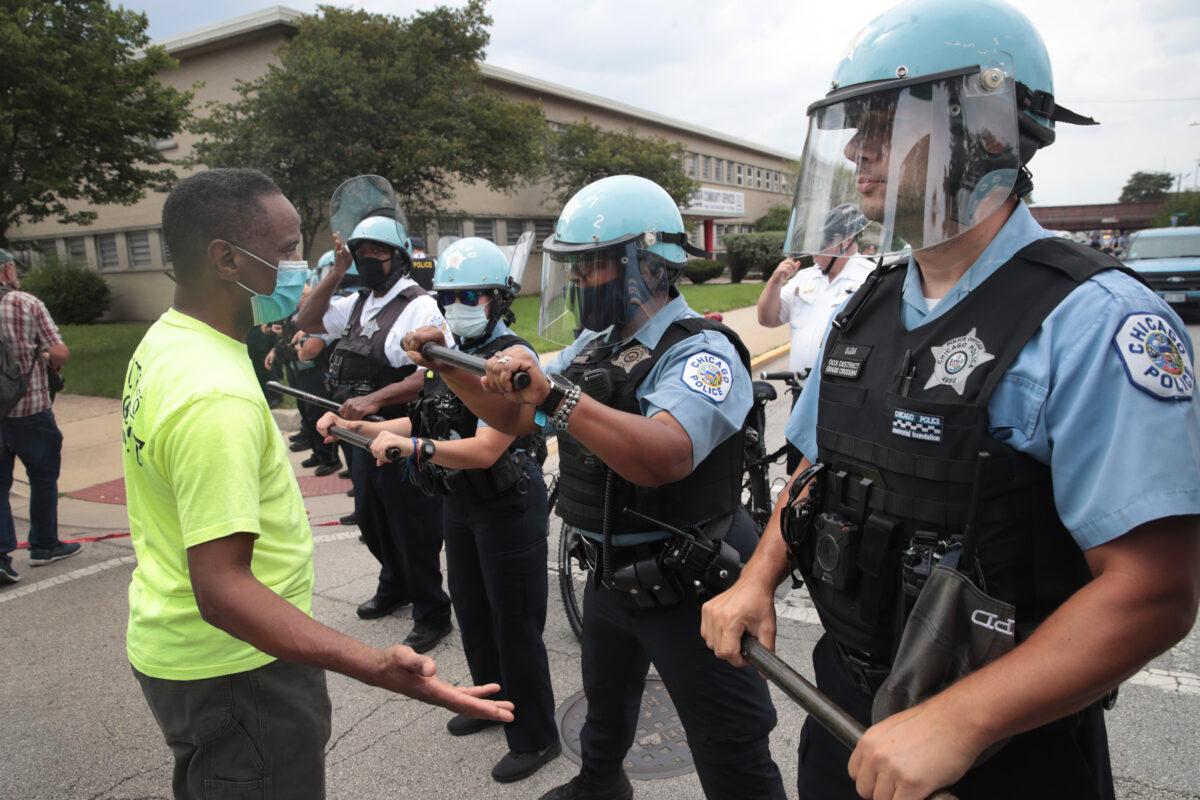 Police prevent demonstrators from marching toward the Dan Ryan Expressway in Chicago on Aug. 15, 2020. (Scott Olson/Getty Images)