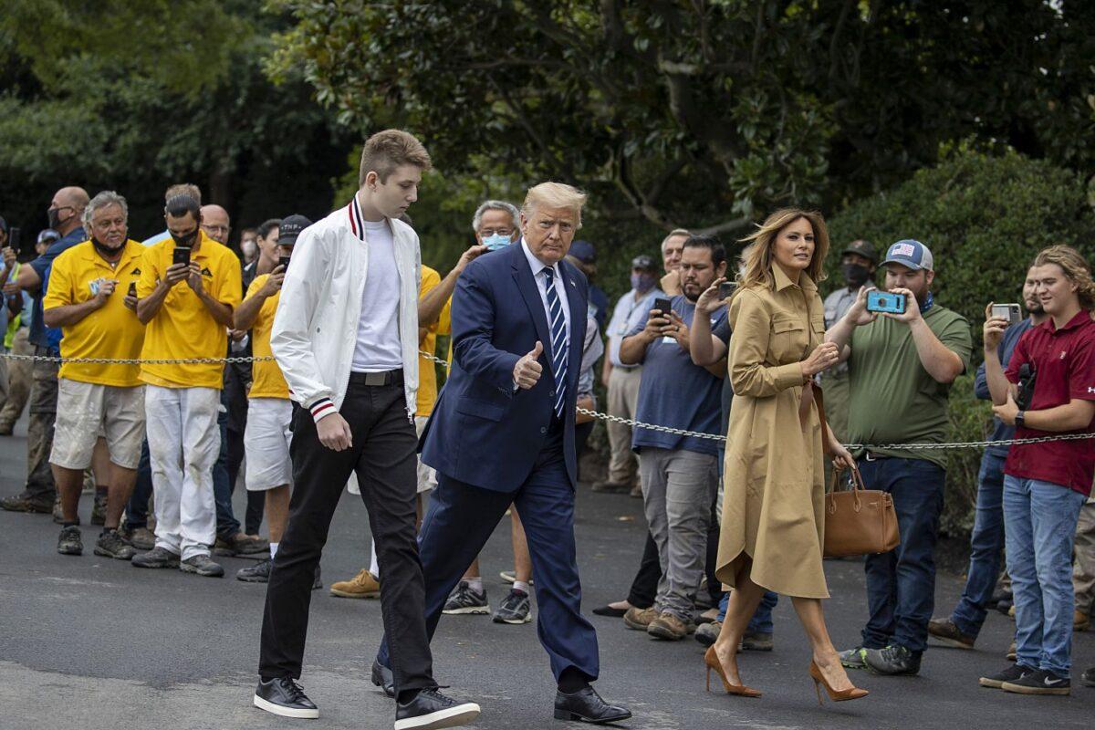 President Donald Trump, first lady Melania Trump and son Barron Trump are greeted upon return to the White House on August 16, 2020 (Tasos Katopodis/Getty Images)