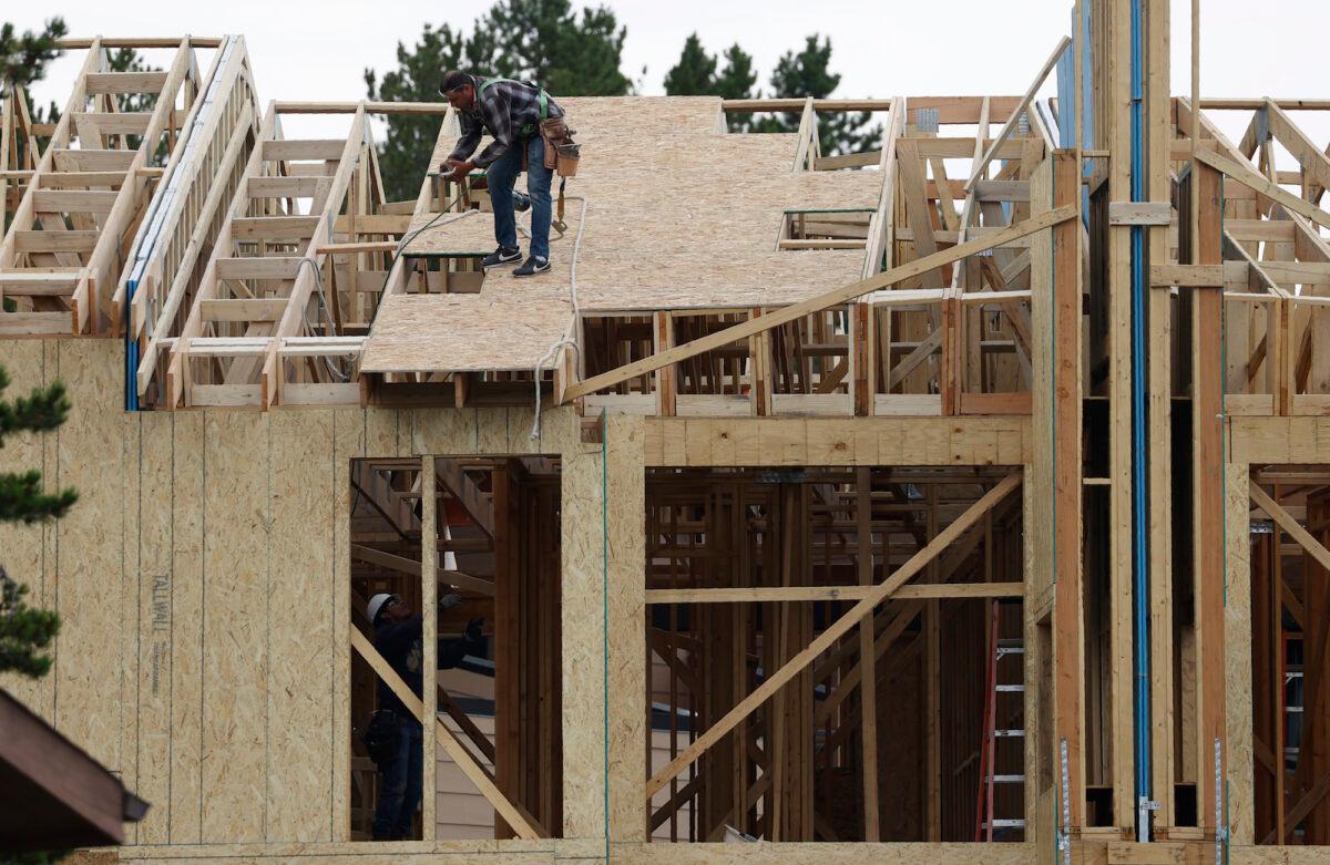 Builders work on a multifamily dwelling in Winter Park, Colo., Aug. 4, 2020. (David Zalubowski/AP Photo)