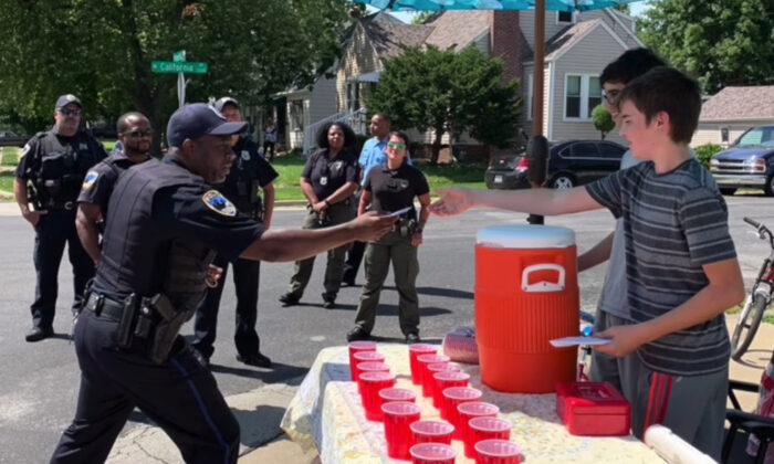 2 Boys Selling Lemonade Robbed at Gunpoint–Then Police Convoy Does Something Amazing