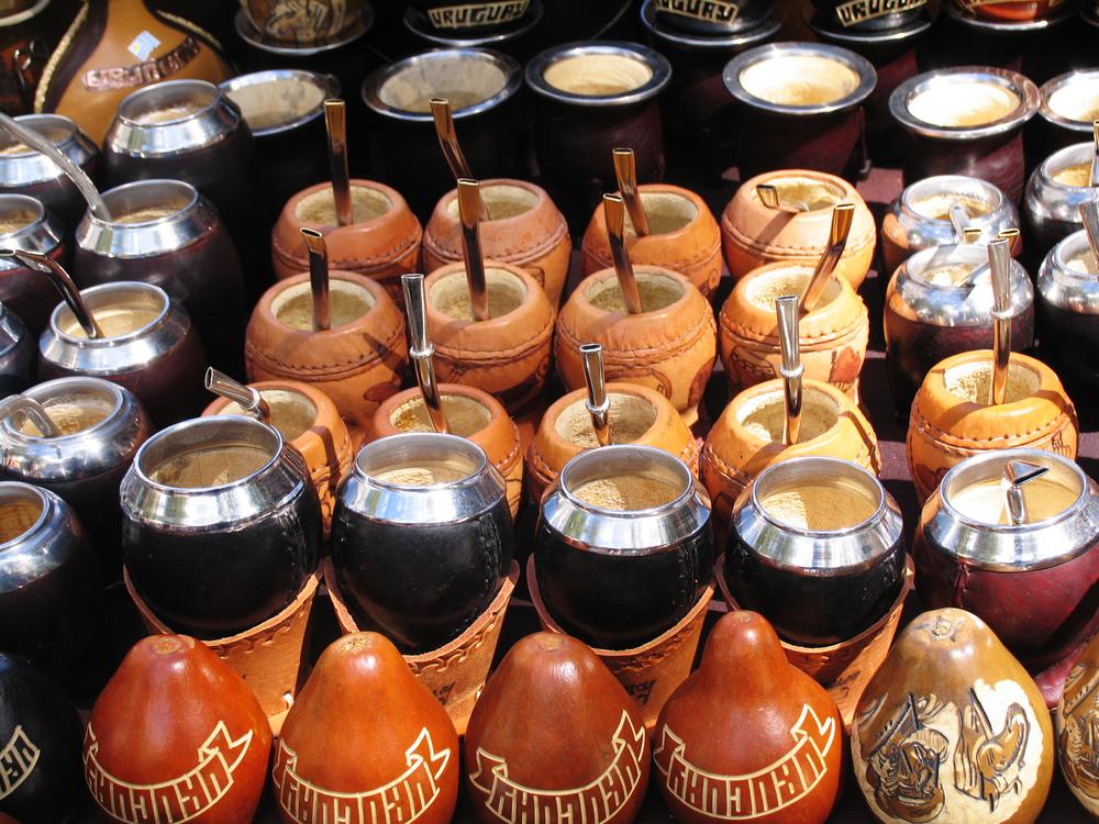 Gourds used for maté. (de Dios Editores/Shutterstock)