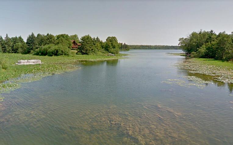 Clearwater Lake in Leonard, northern Minnesota (Screenshot/<a href="https://www.google.com/maps/@47.735244,-95.2067135,3a,57.2y,53.28h,82.18t/data=!3m6!1e1!3m4!1shYFSuc2Hg1vPscdabH9Yrg!2e0!7i13312!8i6656">Google Maps</a>)