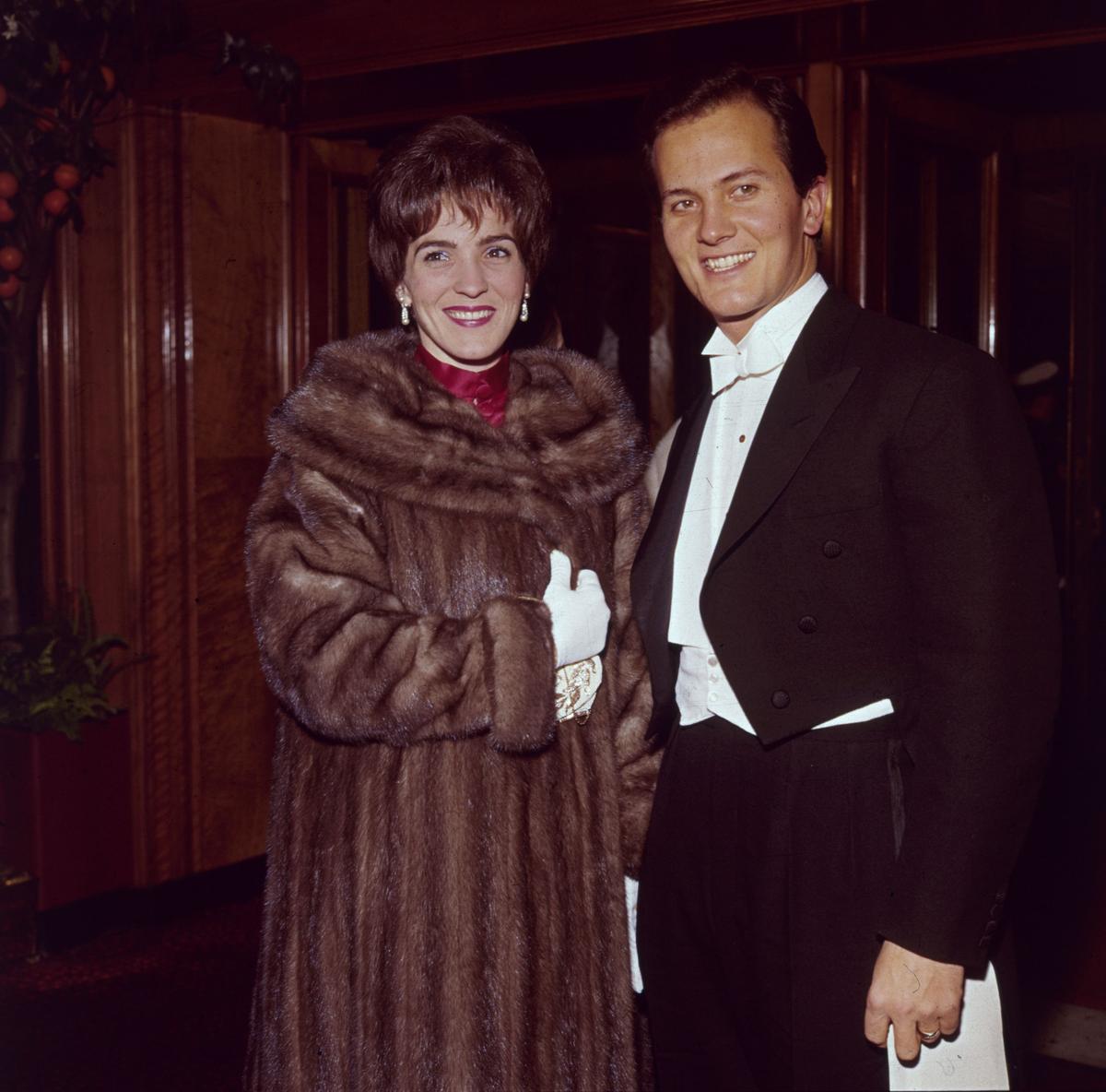 Cleancut American teen idol Pat Boone with his wife, Shirley, in 1962 (George Freston/Fox Photos/Getty Images)