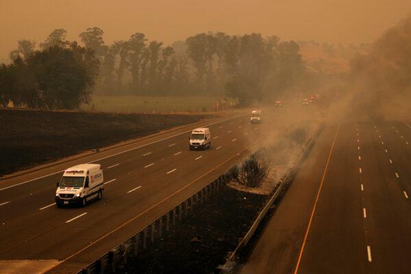 A convoy of emergency vehicles drives along an emptied Interstate 80 during the LNU Lighting Complex Fire on the outskirts of Vacaville, Calif., on Aug 19, 2020. (Stephen Lam/Reuters)