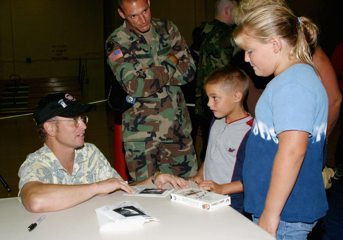Sinise talks to Army Sgt. David Ammerman and his children in Fort Polk, La., on June 24, 2004. (Mario Villafuerte/Getty Images)