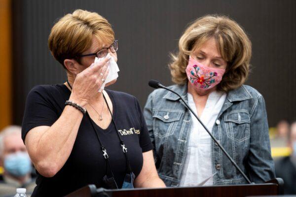 Debbi McMullan (L) and Melanie Barbeau confront Joseph James DeAngelo at the Sacramento County Courthouse during the third day of victim impact statements, in Sacramento, Calif., on Aug. 2020. (Santiago Mejia/San Francisco Chronicle via AP/ Pool)