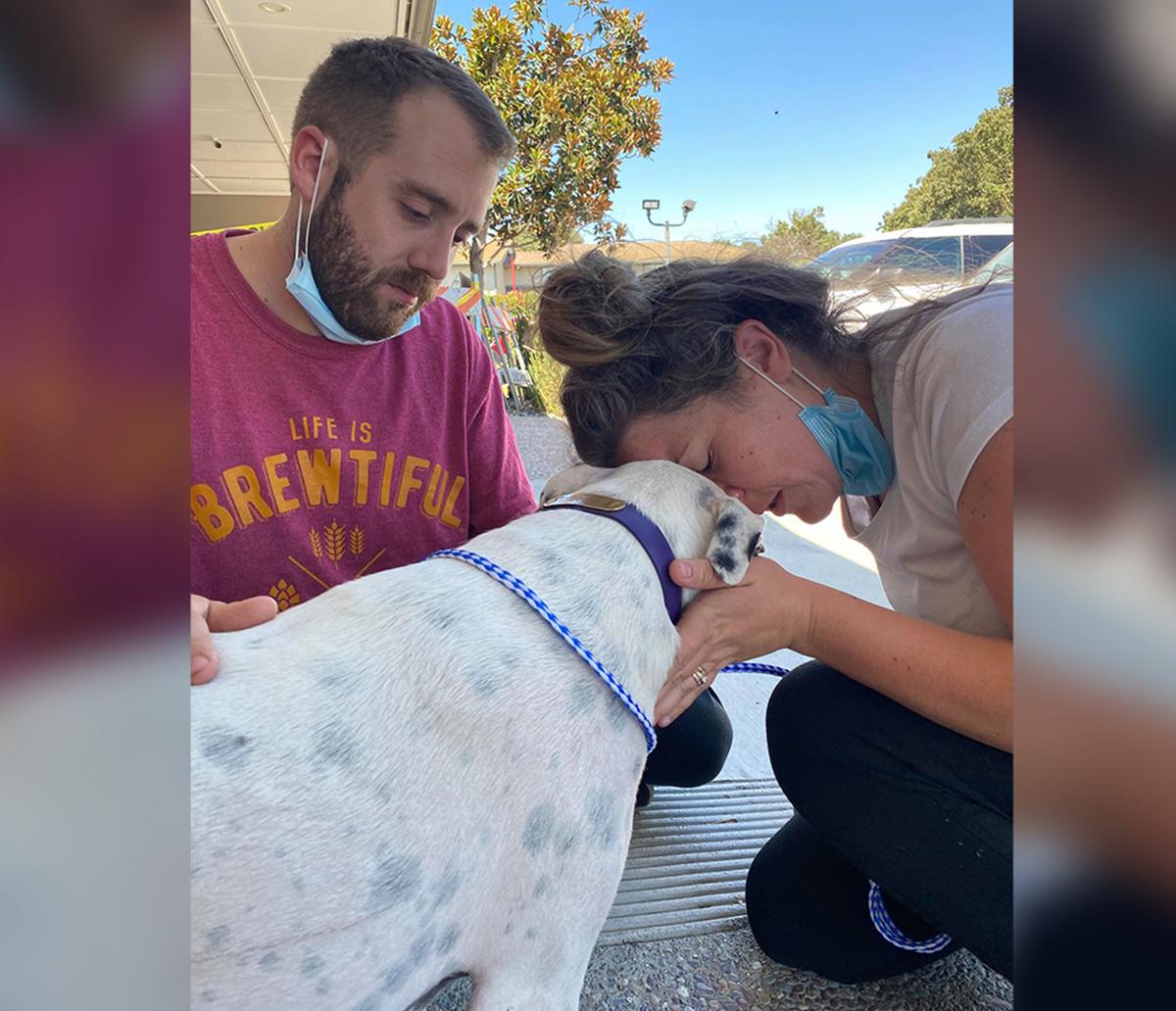 Stefanie and Duane Lindsay after reuniting with their dog, Roo, who went missing after a car accident. (Courtesy of Taryn Grows)