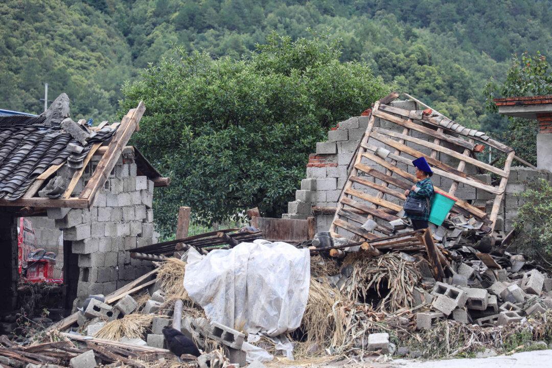 Landslide in Chinese Village Buries At Least 10 Households, Killing 7