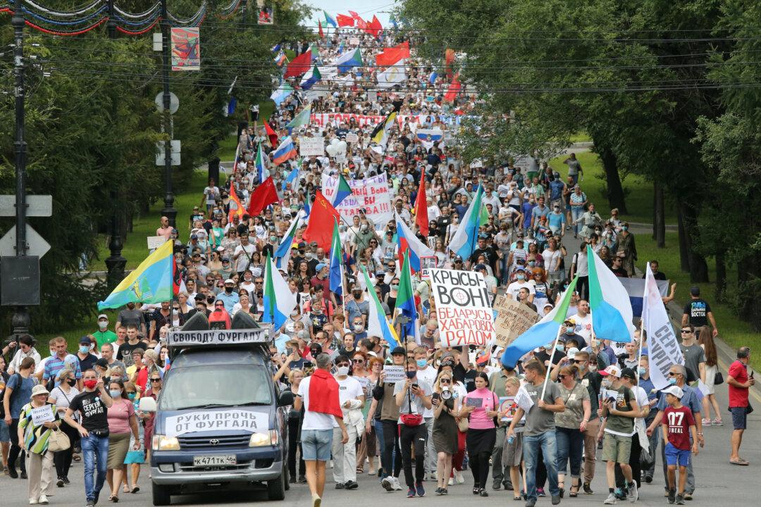 Protesters Hold Seventh Anti-Kremlin March Over Detained Governor