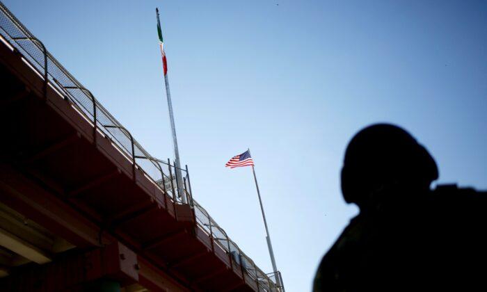 US Closes Lanes, Adds Checks at Mexico Border to Contain Virus