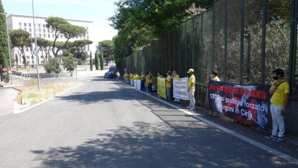 Falun Gong practitioners hold a protest rally outside Italian Foreign Ministry headquarter in Rome on Aug. 25, 2020 (Marco D'Ippolito/The Epoch Times)