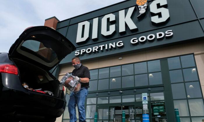 No Sweat: Dick’s Crushes 2Q as Consumers Focus on Fitness