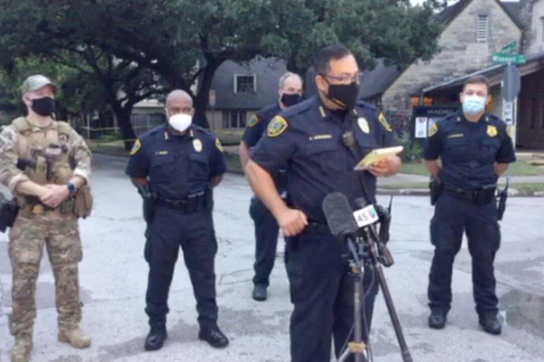 Houston Police Fatally Shoot Man Who Opened Fire on Motorist, Officers