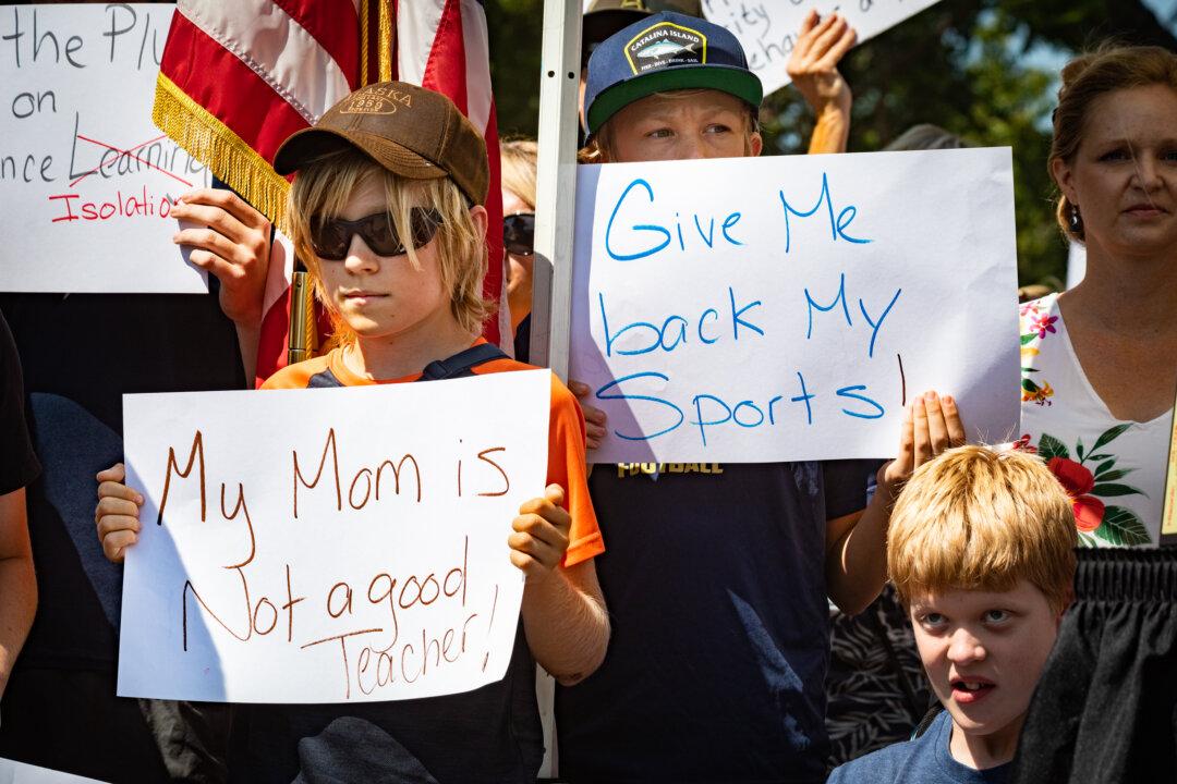 Parents Gather in Support of Lawsuit to Reopen OC Schools