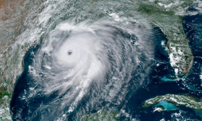 Category 4 Hurricane Laura Moves Toward Landfall Near Louisiana-Texas Border