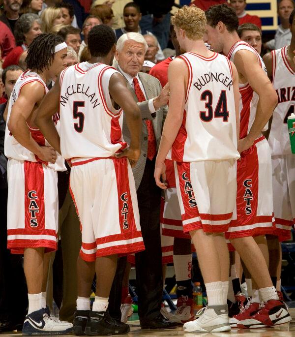 Arizona head coach Lute Olson, center, talks to his players during the second half of a college basketball game against Memphis in Tucson, Ariz., on Dec. 20, 2006. (John Miller/AP Photo)
