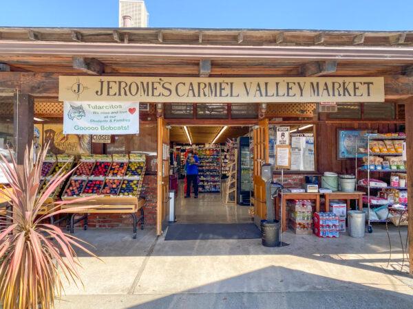 Jerome’s Carmel Valley Market prepared dinner for 58 firefighters in Carmel Valley, Calif., on Aug. 26, 2020. (Ilene Eng/The Epoch Times)