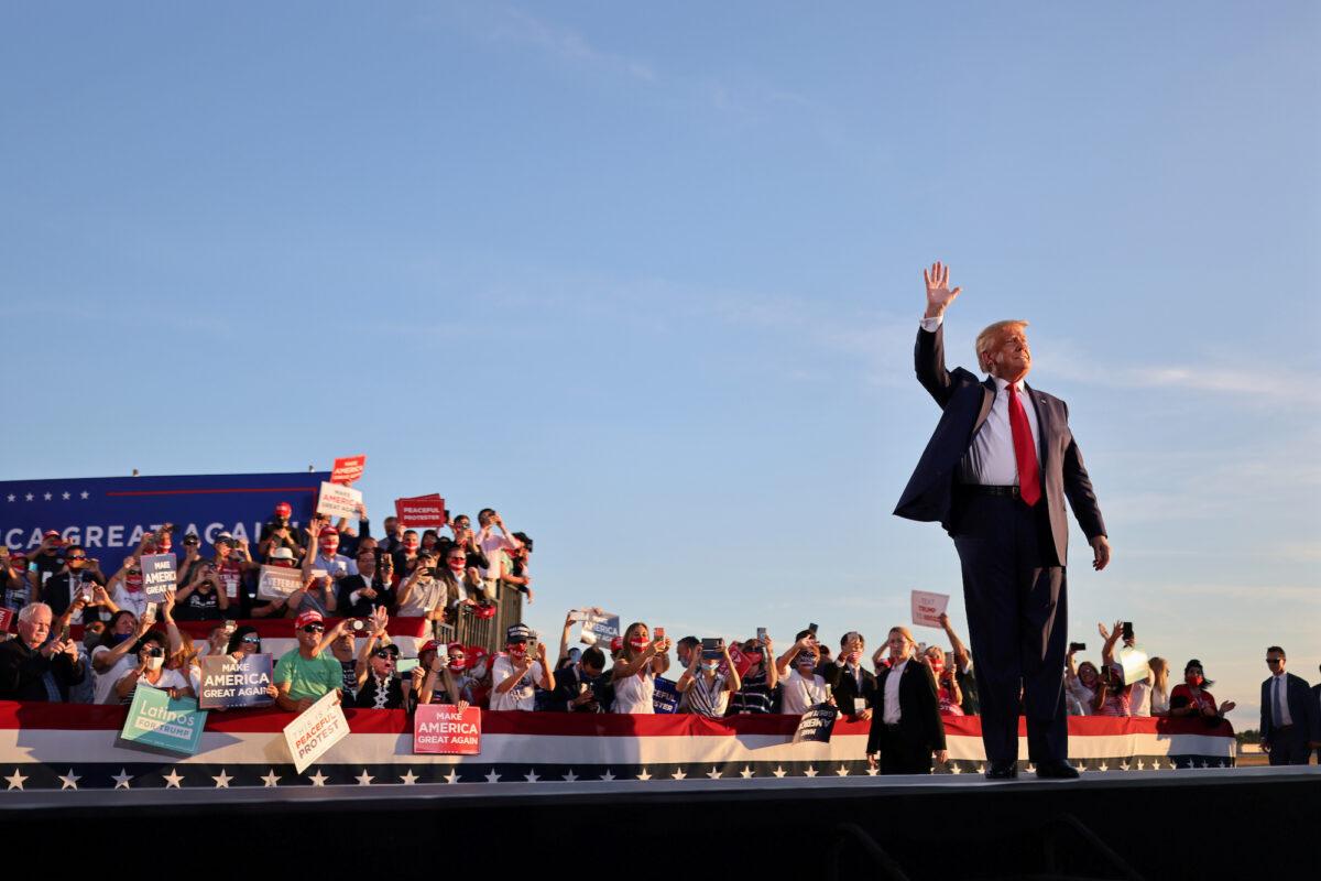 President Donald Trump holds a campaign rally in Londonderry, New Hampshire, on Aug. 28, 2020. (Carlos Barria/Reuters)
