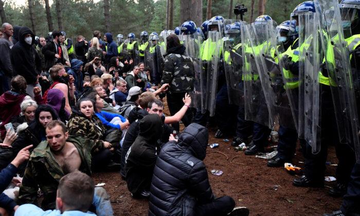 Revellers ‘Don’t Want Violence’ as Police Break up Forest Rave in England