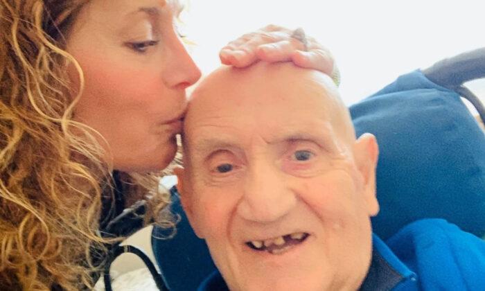 Daughter and Father With ‘Time-Traveling’ Alzheimer’s Closer Than Ever After Mom Passes Away