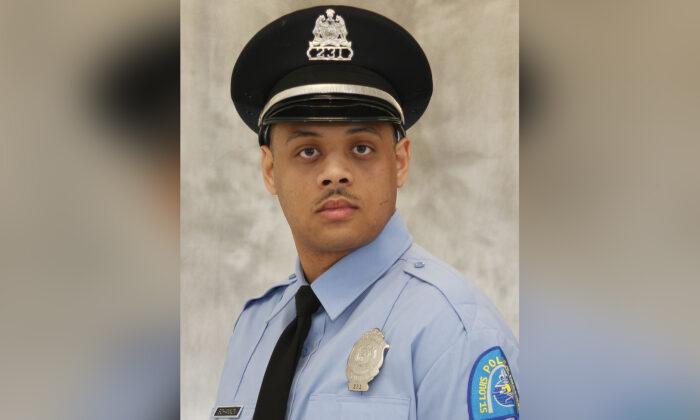 ‘Tragedy’: St. Louis Officer Dies After Being Shot by Barricaded Gunman