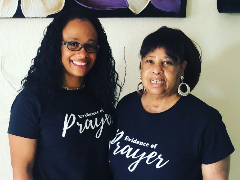 Alvis Whitlow (R) with her daughter, Marranda Edwards. (Courtesy of Marranda Edwards via <a href="https://www.heart.org/en/news/2020/08/27/she-had-a-20-chance-to-live-first-from-a-stroke-then-from-covid-19">American Heart Association</a>)