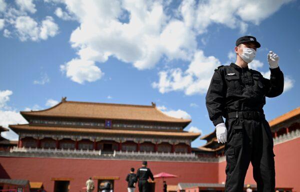 A security officer wearing a face mask stand guard in front of the entrance to the Forbidden City, while the closing of the Chinese Peoples Political Consultative Conference takes place in Beijing on May 27, 2020. (Noel Celis/AFP via Getty Images)