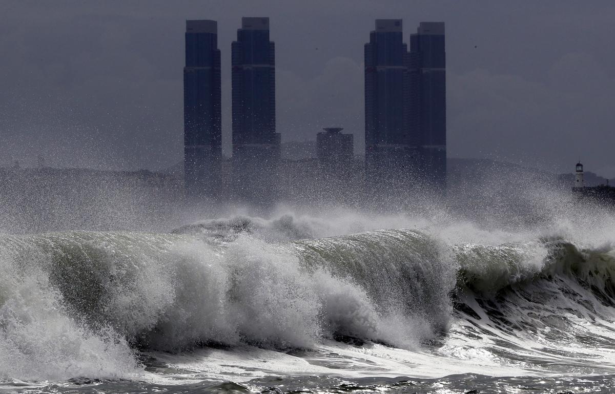 'Super Strong' Typhoon Hinnamnor Forecast to Hit South Korea