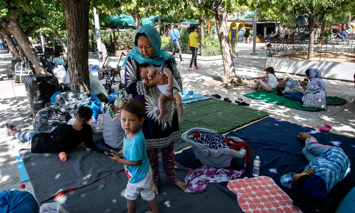 Minister: Over 10,000 Migrants Stopped from Entering Greece